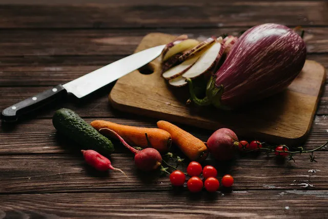 Chefs knife with veg