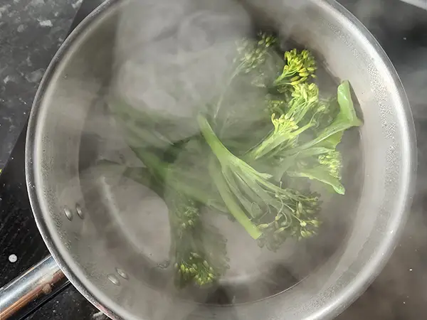 Tendertem broccoli boiling in the water