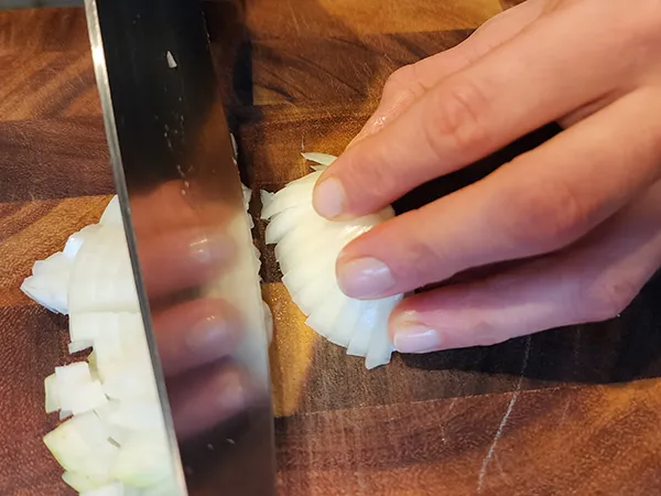 Dicing an onion