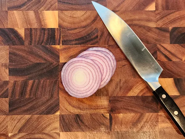 Cutting an onion rings