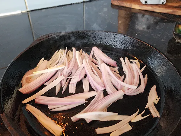 Cooking sliced onions