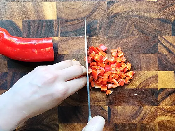 Slicing bell pepper