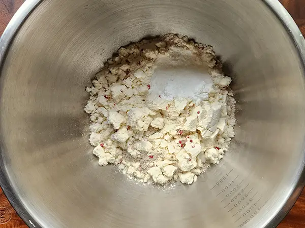 Mixing dry ingredients together