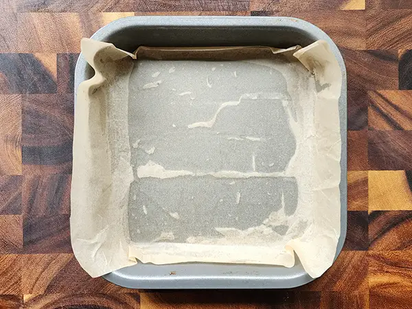 Baking tray for the carrot cake
