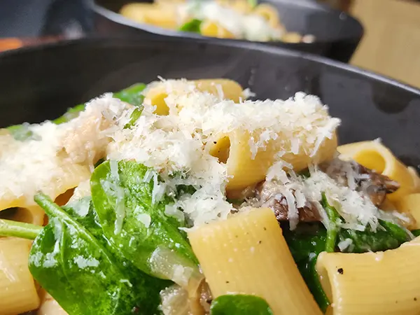 Chicken, mushroom, spinach pasta