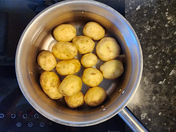 Preparing potatoes